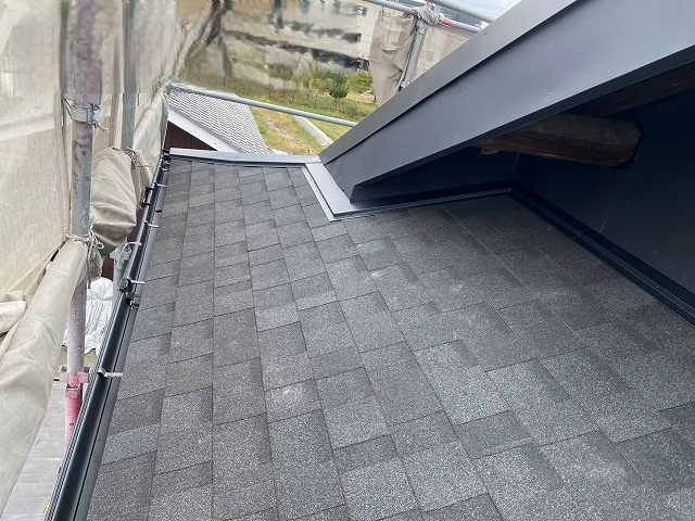 20250529-31　入母屋板金当て